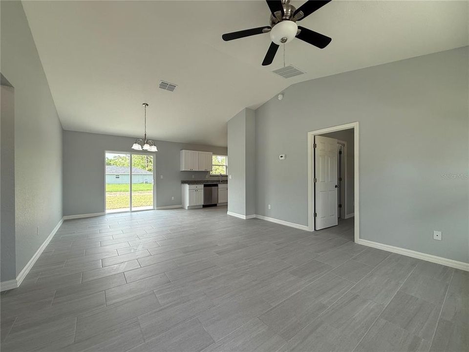 Active With Contract: $209,900 (3 beds, 2 baths, 1232 Square Feet)