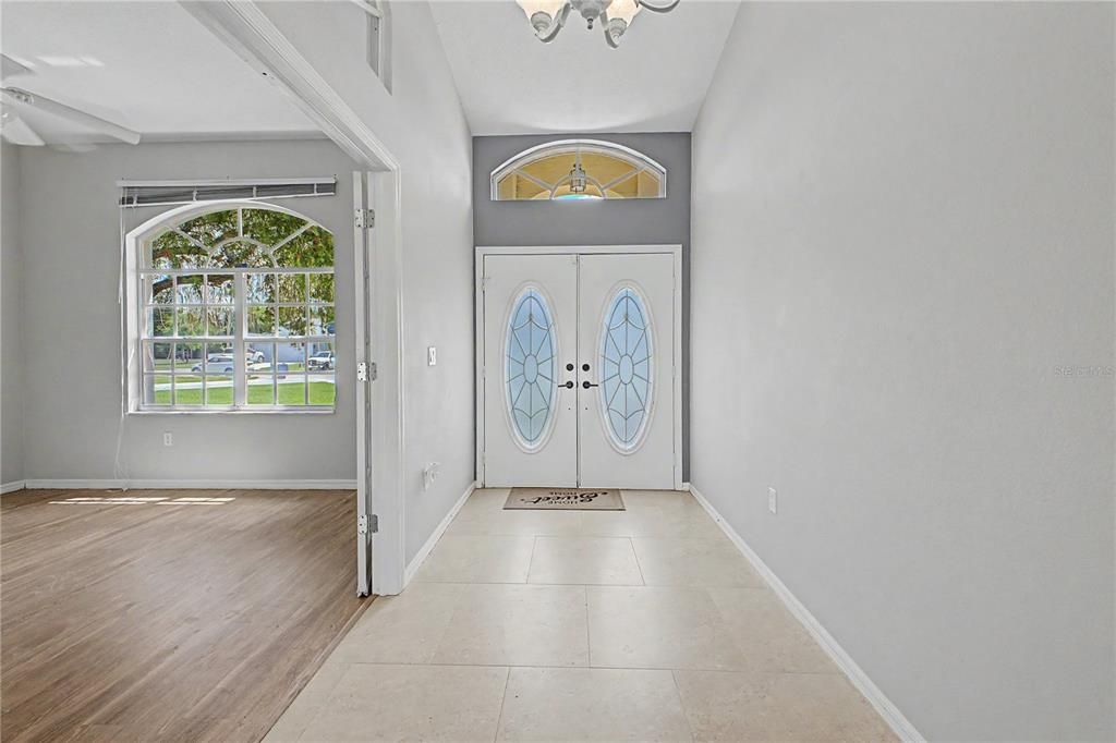 Activo con contrato: $429,000 (3 camas, 3 baños, 1818 Pies cuadrados)