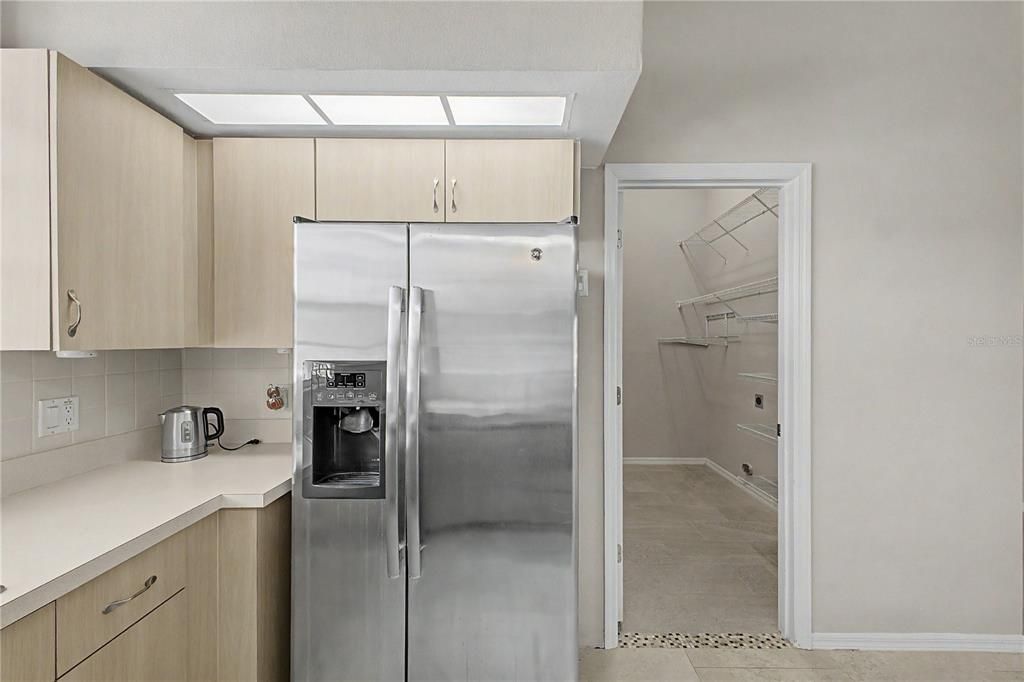 Activo con contrato: $429,000 (3 camas, 3 baños, 1818 Pies cuadrados)