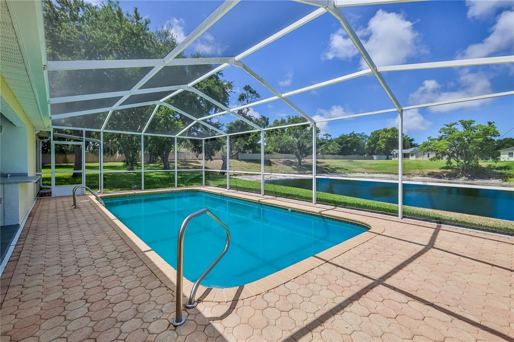 Activo con contrato: $429,000 (3 camas, 3 baños, 1818 Pies cuadrados)