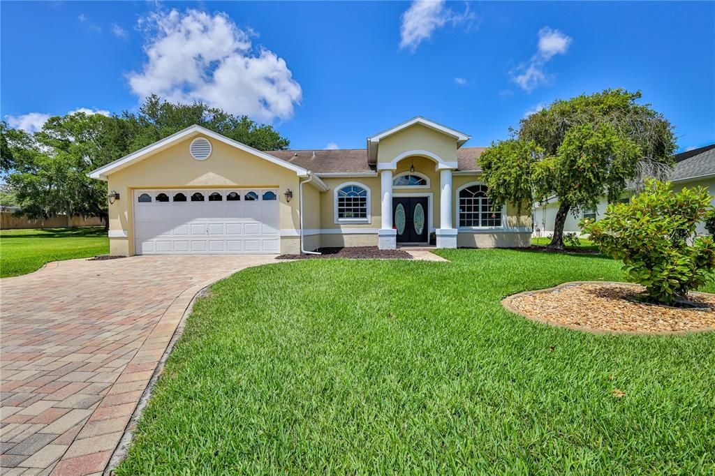 Activo con contrato: $429,000 (3 camas, 3 baños, 1818 Pies cuadrados)