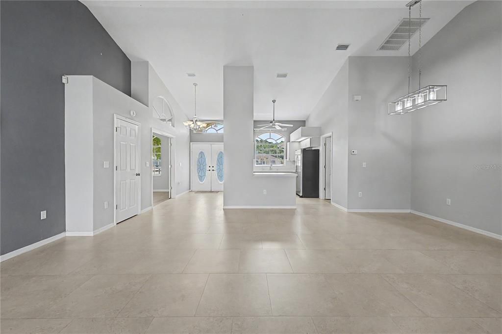 Activo con contrato: $429,000 (3 camas, 3 baños, 1818 Pies cuadrados)