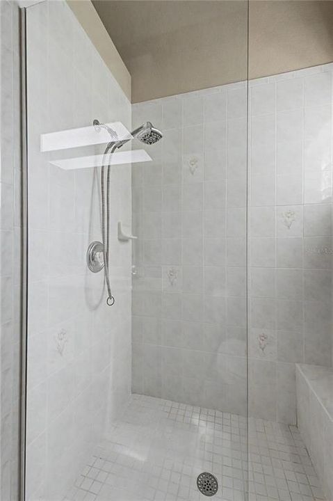 Activo con contrato: $429,000 (3 camas, 3 baños, 1818 Pies cuadrados)