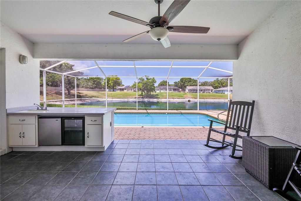 Activo con contrato: $429,000 (3 camas, 3 baños, 1818 Pies cuadrados)