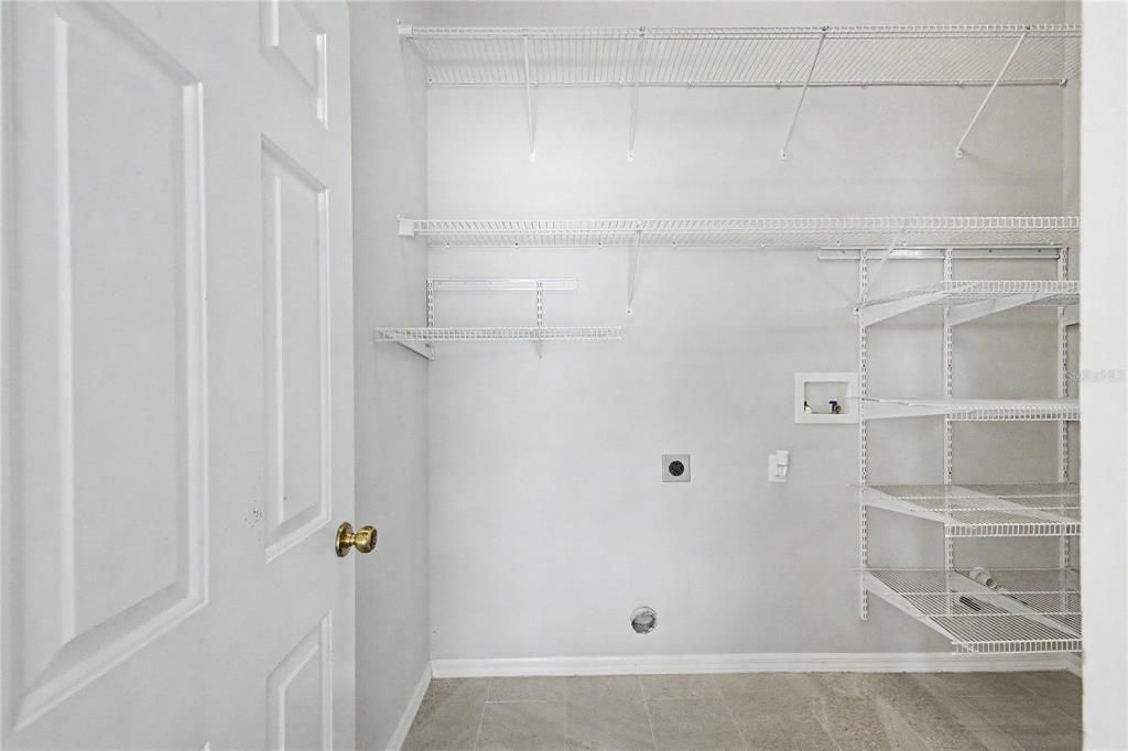 Activo con contrato: $429,000 (3 camas, 3 baños, 1818 Pies cuadrados)