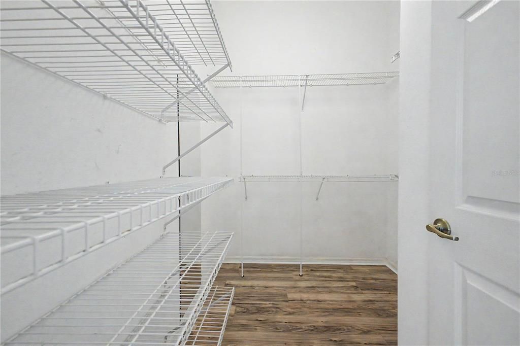 Activo con contrato: $429,000 (3 camas, 3 baños, 1818 Pies cuadrados)