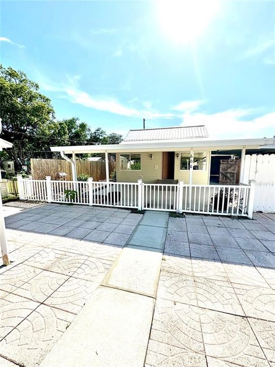 For Sale: $269,900 (2 beds, 1 baths, 800 Square Feet)
