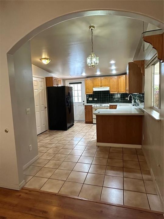 For Sale: $269,900 (2 beds, 1 baths, 800 Square Feet)