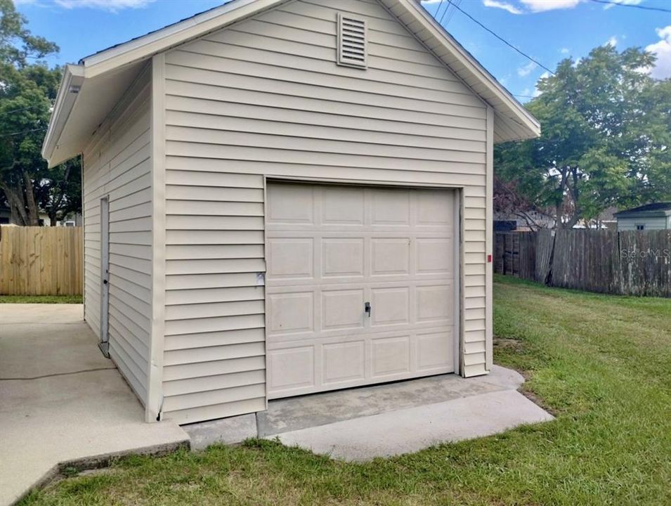 For Sale: $269,900 (2 beds, 1 baths, 800 Square Feet)