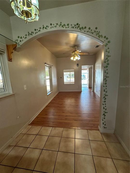 For Sale: $269,900 (2 beds, 1 baths, 800 Square Feet)