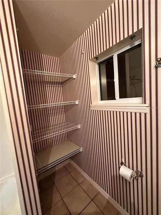 For Sale: $269,900 (2 beds, 1 baths, 800 Square Feet)