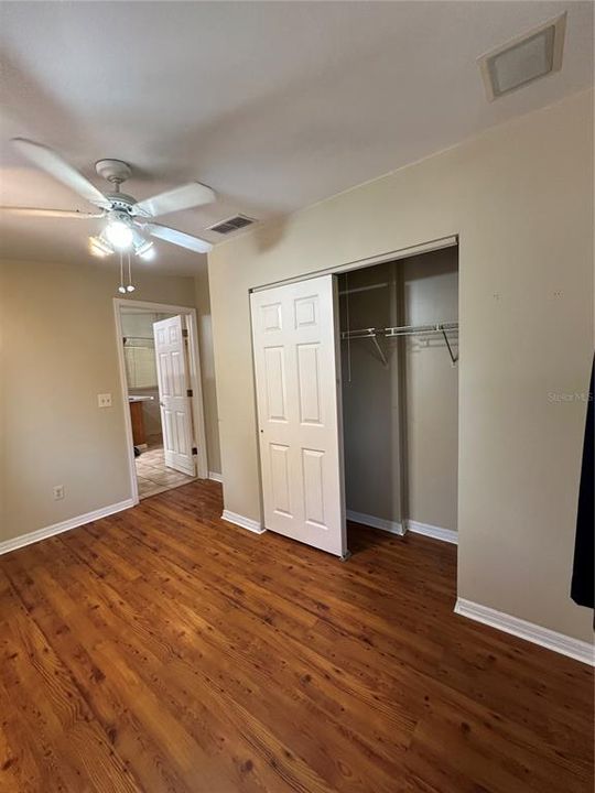 For Sale: $269,900 (2 beds, 1 baths, 800 Square Feet)