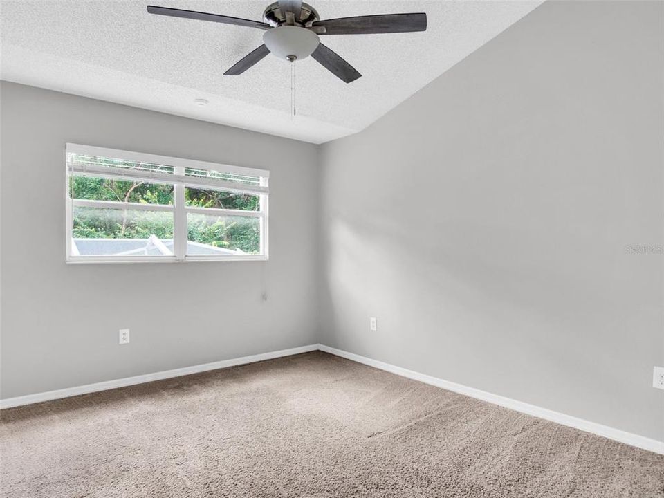 Activo con contrato: $479,000 (5 camas, 2 baños, 2351 Pies cuadrados)