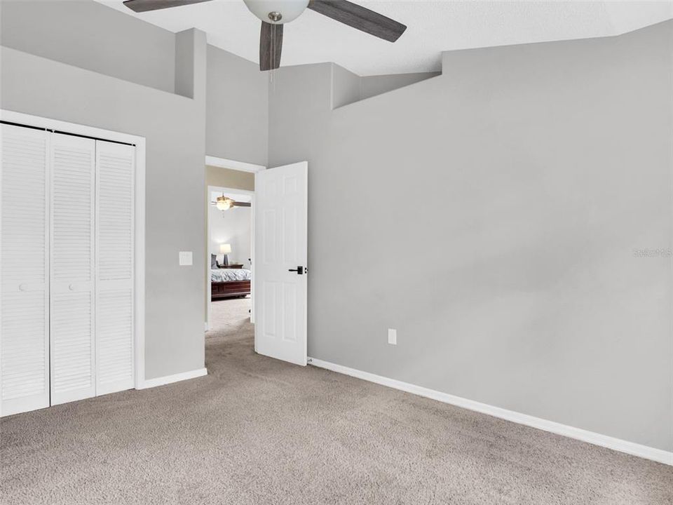 Activo con contrato: $479,000 (5 camas, 2 baños, 2351 Pies cuadrados)