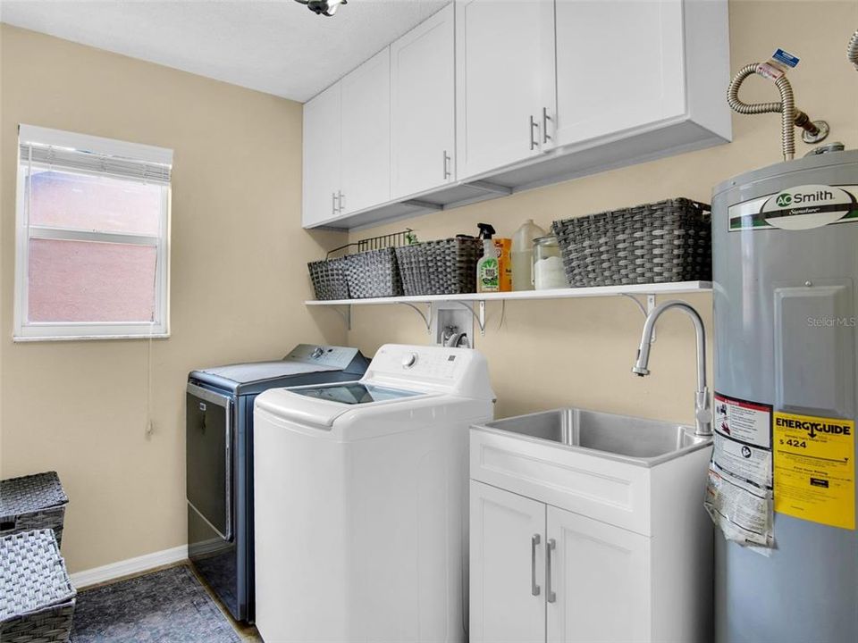 Activo con contrato: $479,000 (5 camas, 2 baños, 2351 Pies cuadrados)