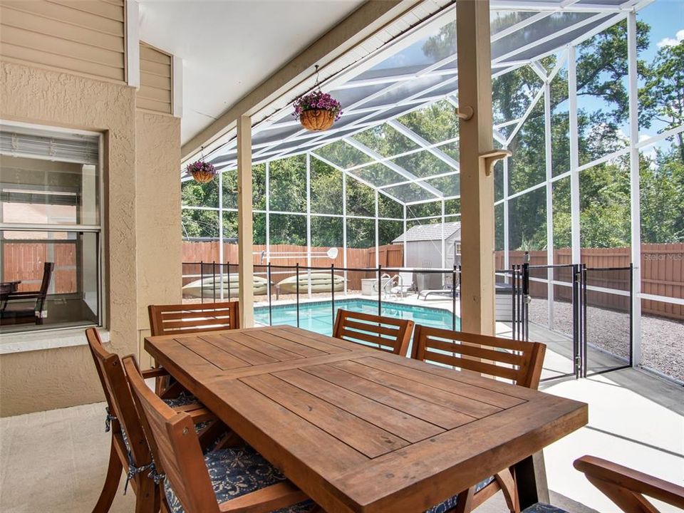 Activo con contrato: $479,000 (5 camas, 2 baños, 2351 Pies cuadrados)