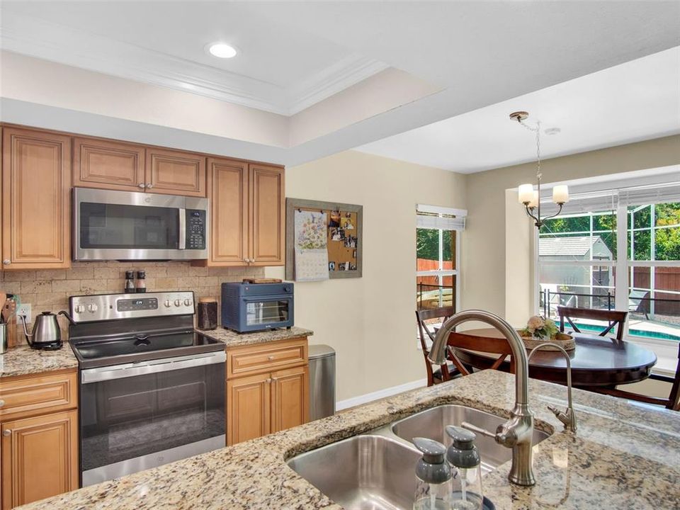 Activo con contrato: $479,000 (5 camas, 2 baños, 2351 Pies cuadrados)