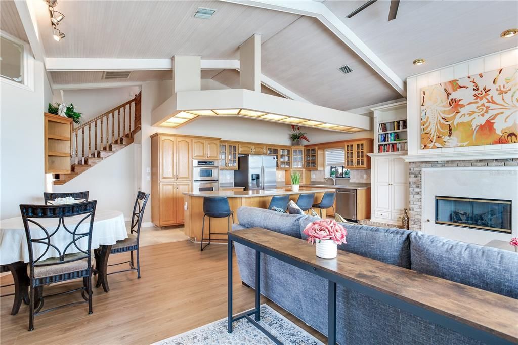 For Sale: $1,695,000 (3 beds, 2 baths, 2705 Square Feet)