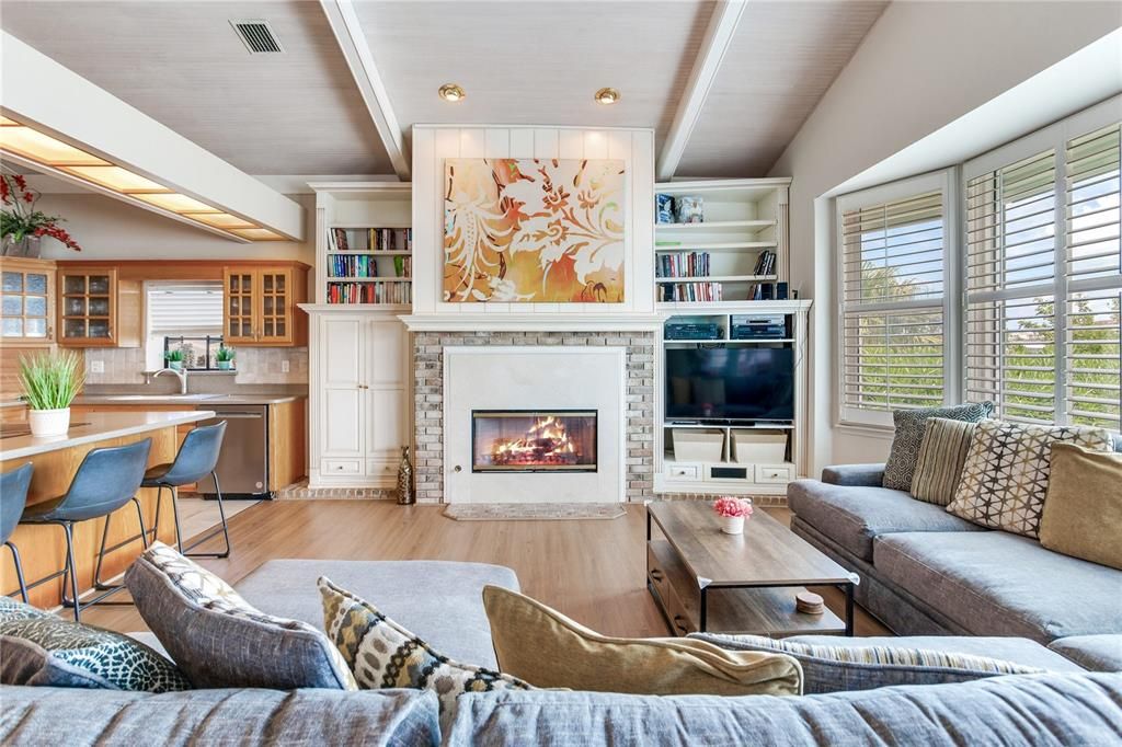 For Sale: $1,695,000 (3 beds, 2 baths, 2705 Square Feet)