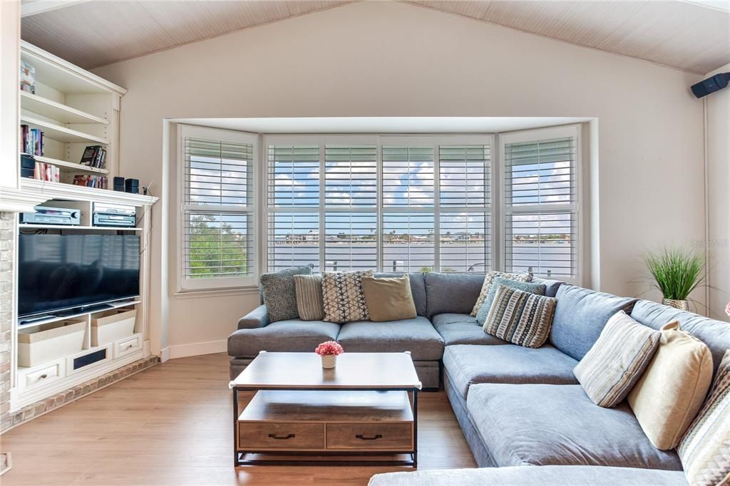 For Sale: $1,695,000 (3 beds, 2 baths, 2705 Square Feet)