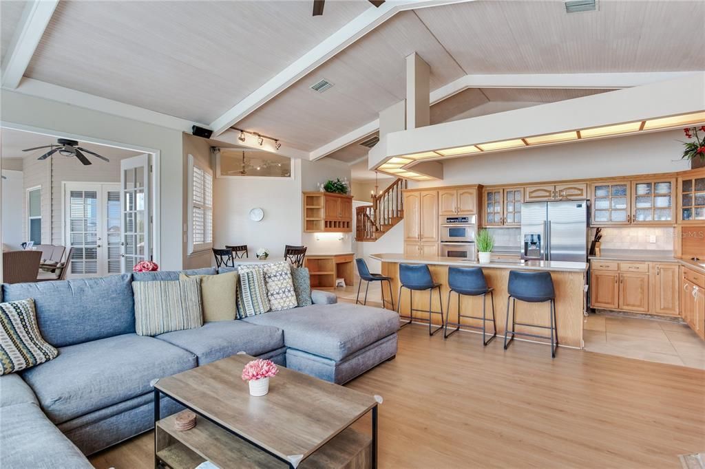 For Sale: $1,695,000 (3 beds, 2 baths, 2705 Square Feet)