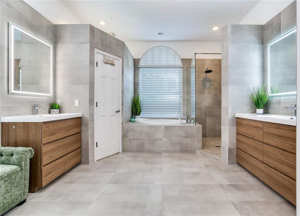 For Sale: $1,695,000 (3 beds, 2 baths, 2705 Square Feet)