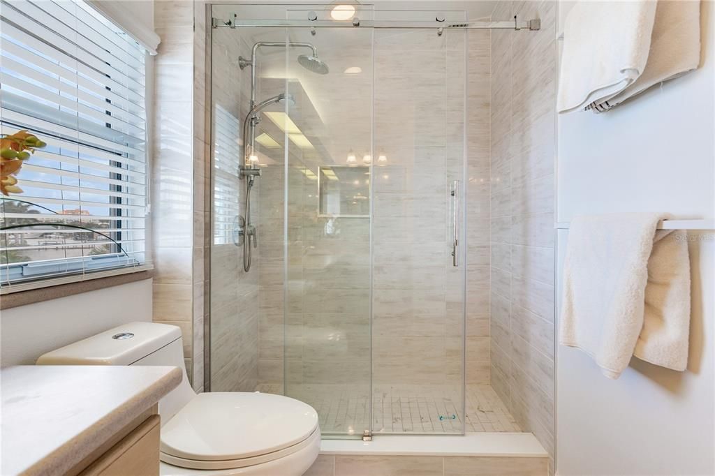 For Sale: $1,695,000 (3 beds, 2 baths, 2705 Square Feet)