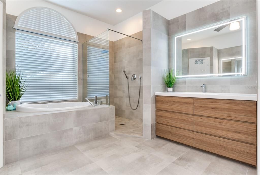 For Sale: $1,695,000 (3 beds, 2 baths, 2705 Square Feet)