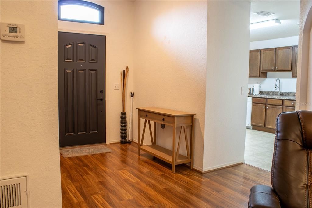 Activo con contrato: $274,900 (3 camas, 2 baños, 1472 Pies cuadrados)