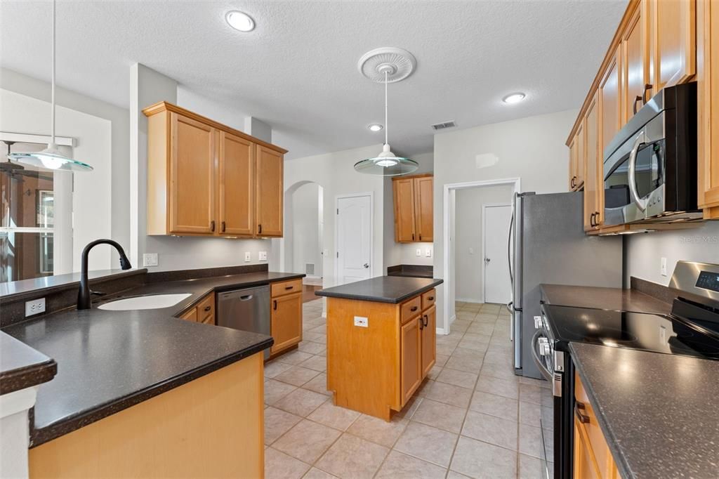 For Sale: $580,000 (4 beds, 3 baths, 2578 Square Feet)