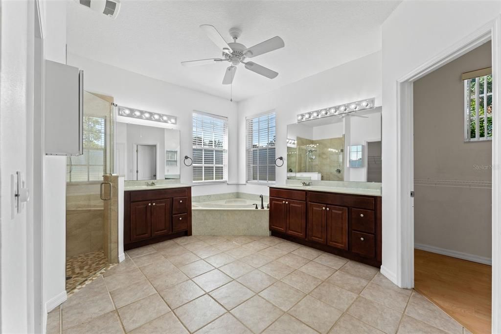 For Sale: $580,000 (4 beds, 3 baths, 2578 Square Feet)