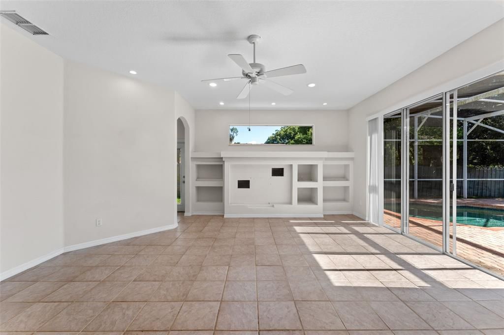 For Sale: $580,000 (4 beds, 3 baths, 2578 Square Feet)