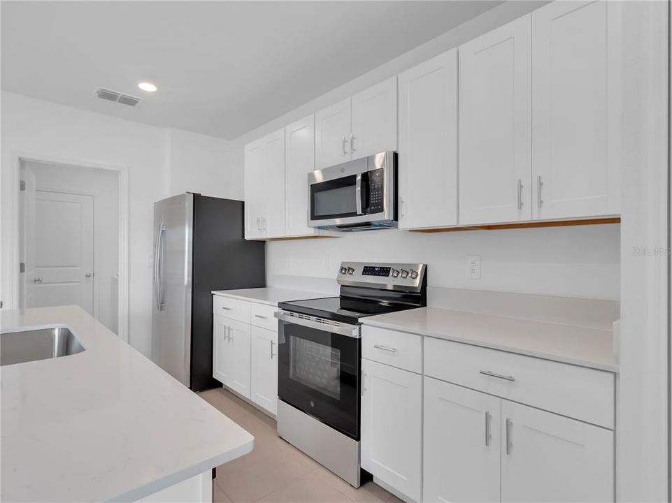 For Rent: $2,700 (5 beds, 3 baths, 2200 Square Feet)