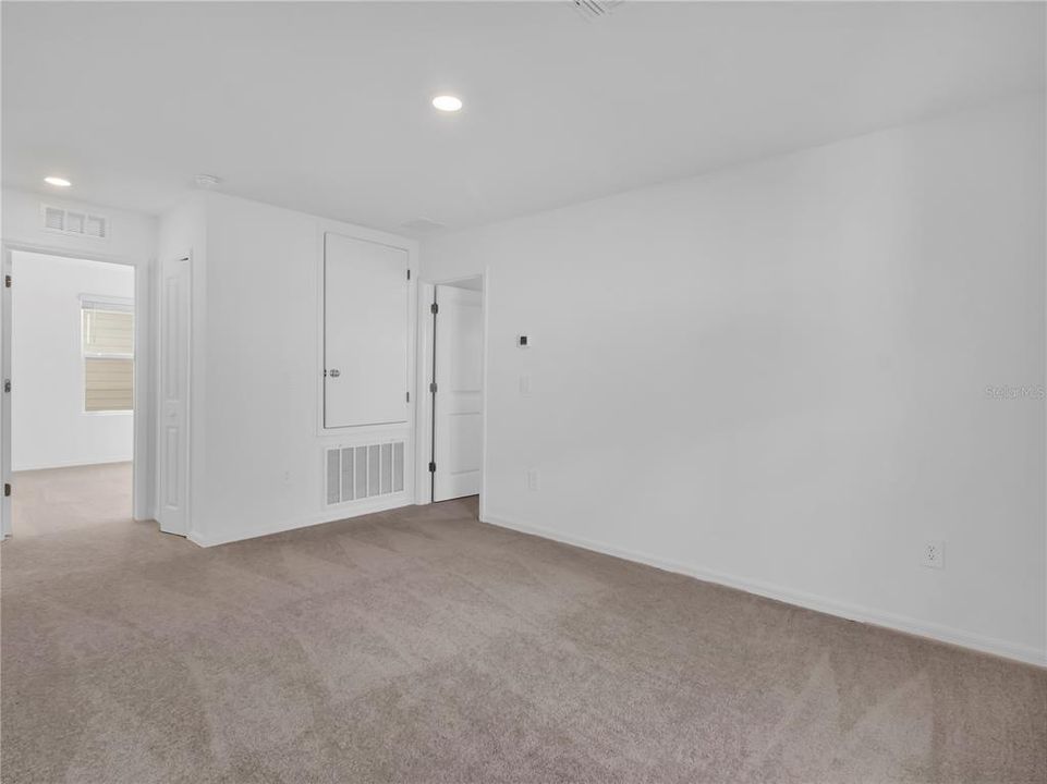 For Rent: $2,700 (5 beds, 3 baths, 2200 Square Feet)