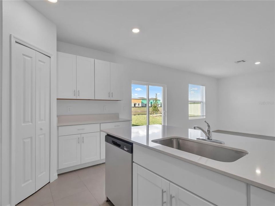 For Rent: $2,700 (5 beds, 3 baths, 2200 Square Feet)