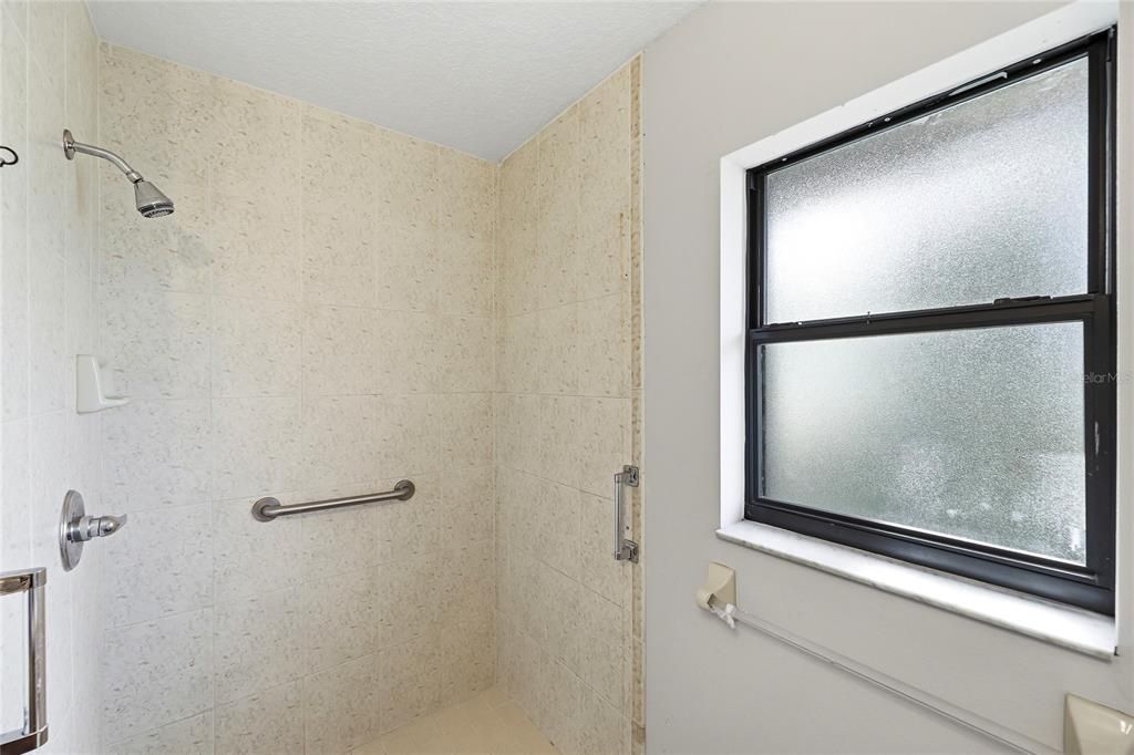 En Venta: $239,000 (2 camas, 2 baños, 1247 Pies cuadrados)