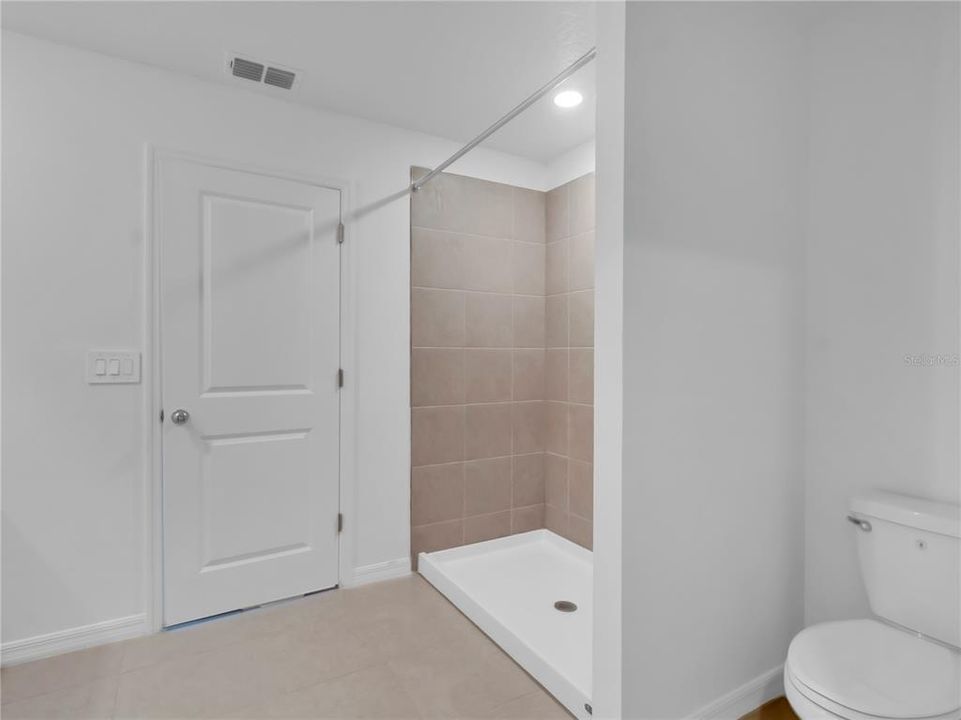 For Rent: $2,650 (5 beds, 3 baths, 2200 Square Feet)