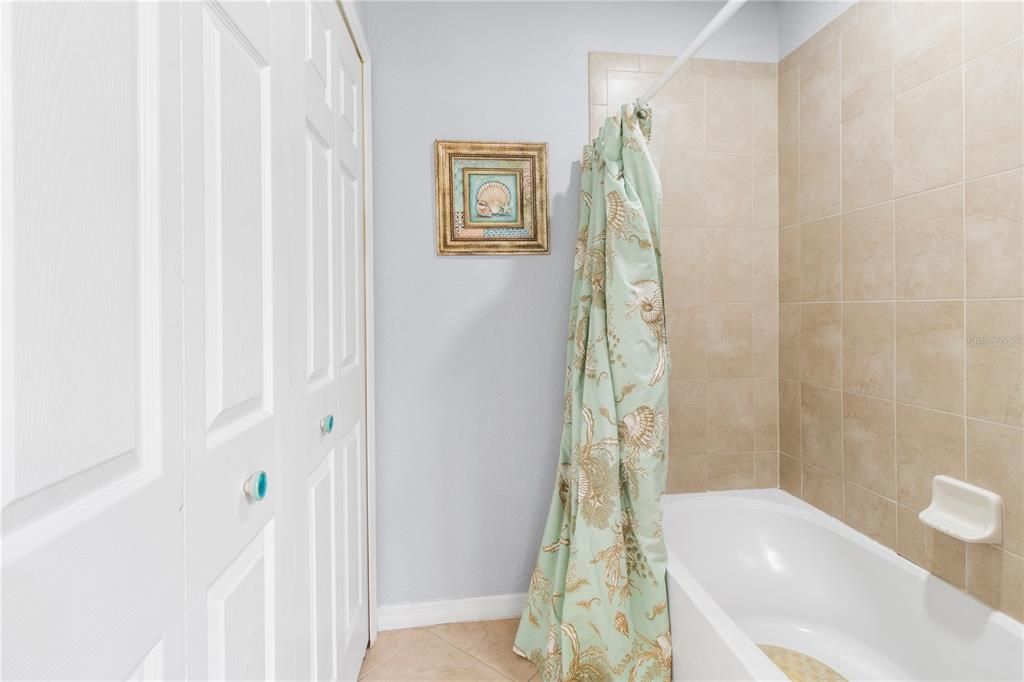For Rent: $1,950 (2 beds, 2 baths, 1121 Square Feet)