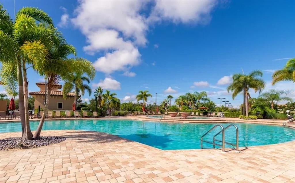 For Rent: $1,950 (2 beds, 2 baths, 1121 Square Feet)