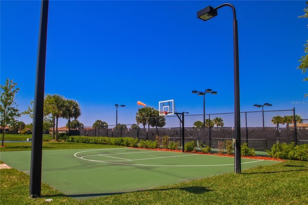 For Rent: $1,950 (2 beds, 2 baths, 1121 Square Feet)