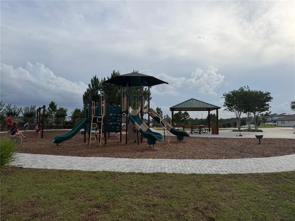 For Sale: $499,900 (4 beds, 2 baths, 1883 Square Feet)