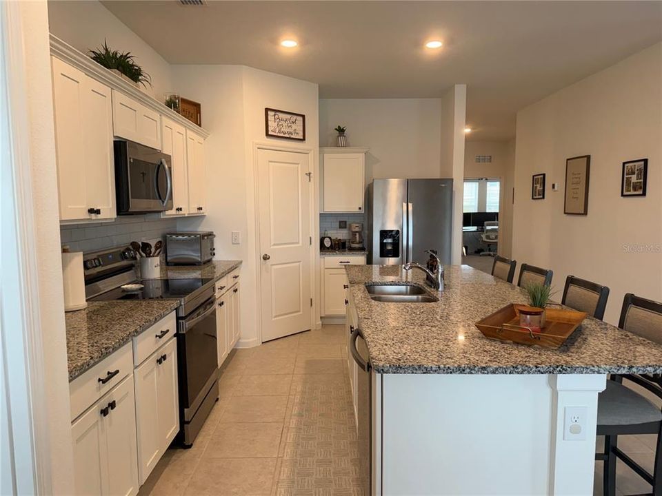 For Sale: $499,900 (4 beds, 2 baths, 1883 Square Feet)