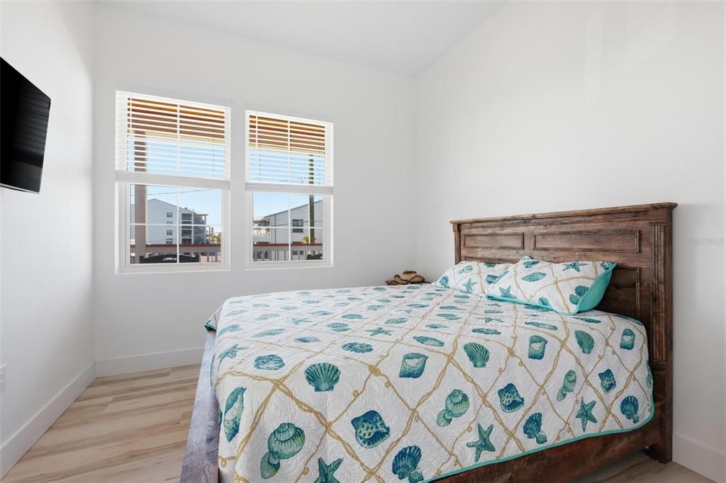 For Sale: $1,199,999 (3 beds, 2 baths, 1588 Square Feet)