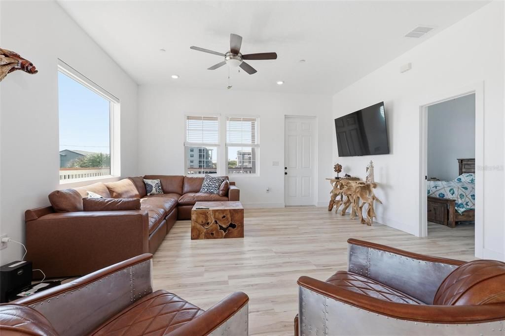 For Sale: $1,199,999 (3 beds, 2 baths, 1588 Square Feet)