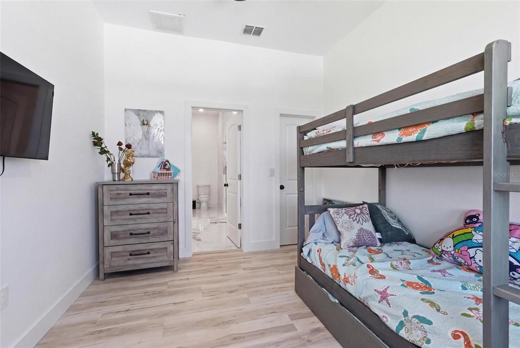 For Sale: $1,199,999 (3 beds, 2 baths, 1588 Square Feet)
