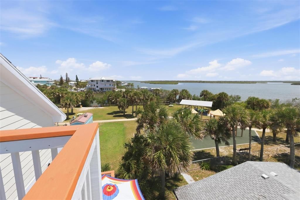 For Sale: $1,199,999 (3 beds, 2 baths, 1588 Square Feet)