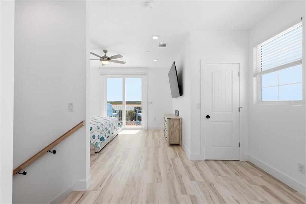 For Sale: $1,199,999 (3 beds, 2 baths, 1588 Square Feet)