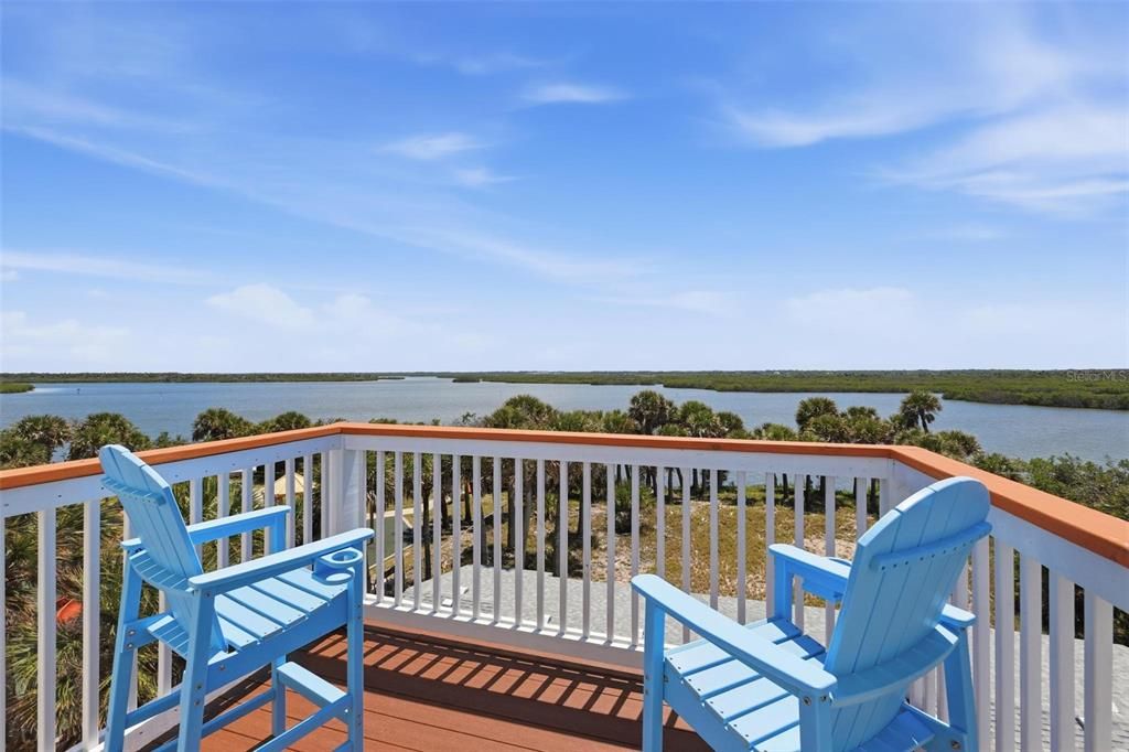 For Sale: $1,199,999 (3 beds, 2 baths, 1588 Square Feet)