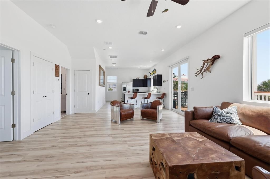 For Sale: $1,199,999 (3 beds, 2 baths, 1588 Square Feet)