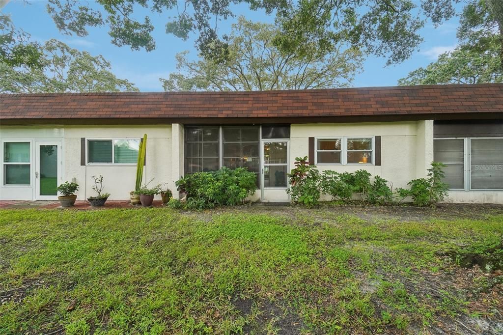 For Sale: $123,000 (2 beds, 1 baths, 806 Square Feet)